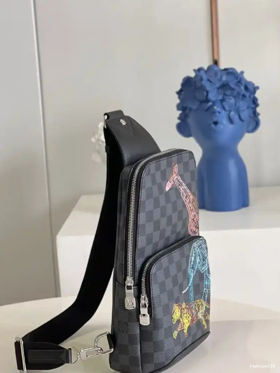 LOUIS AVENUE VUITTON SLINGBAG 0416